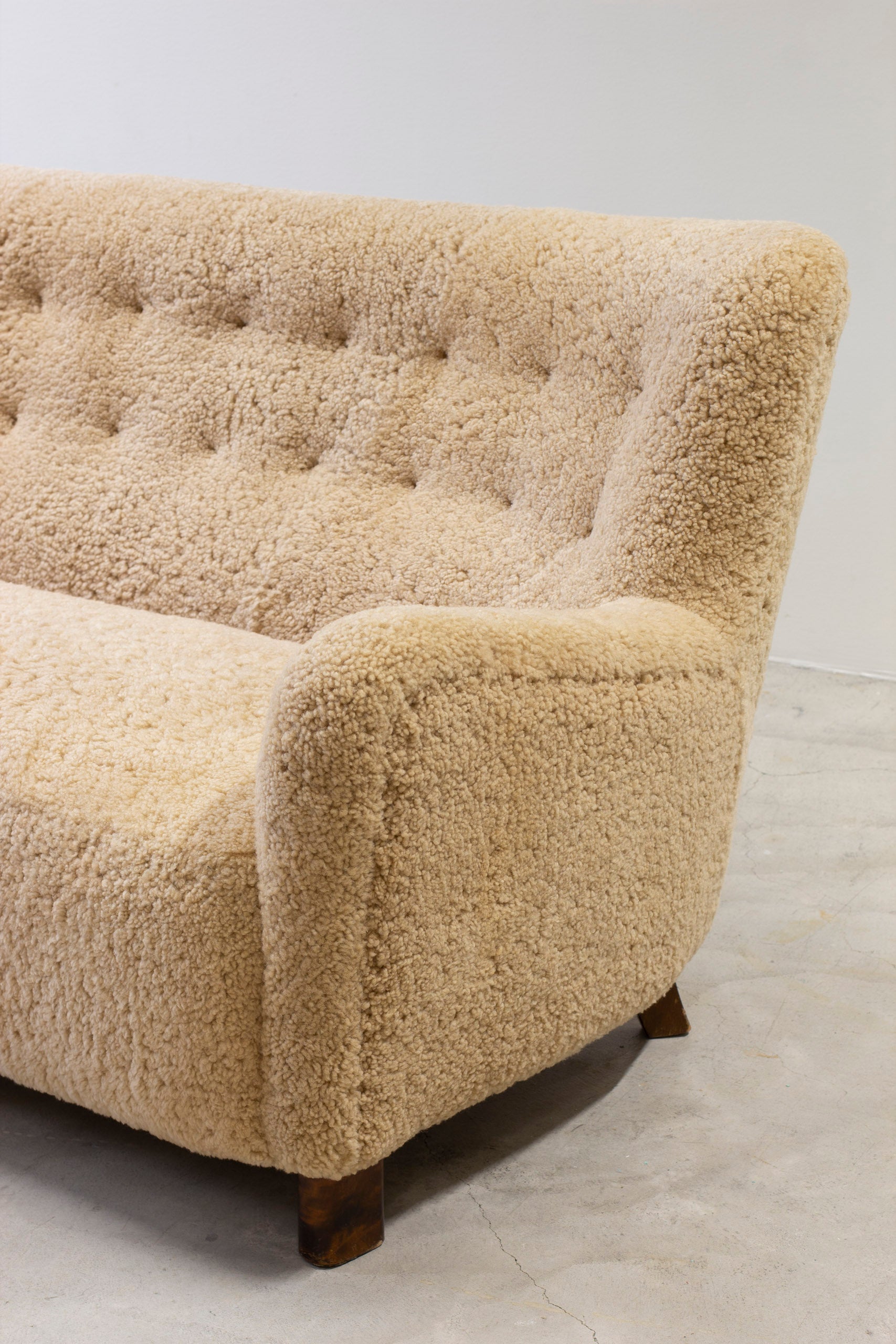 Curved sheeps skin sofa model 1669
