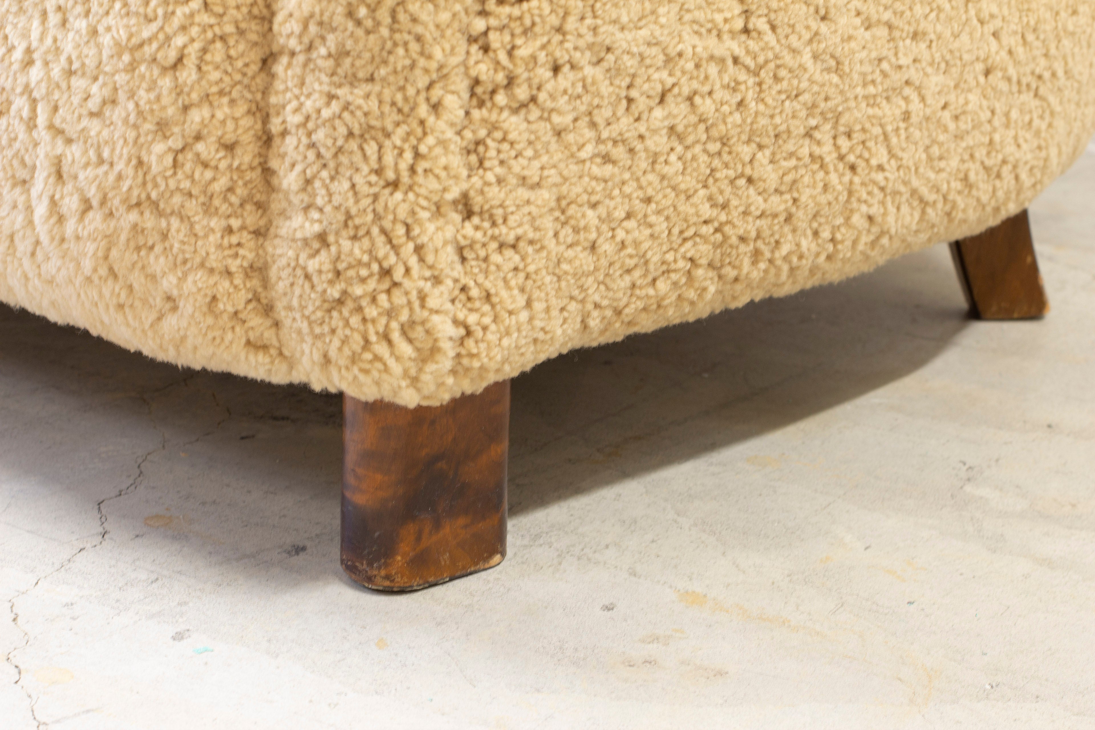 Curved sheeps skin sofa model 1669
