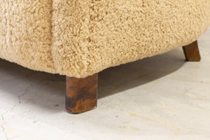 Curved sheeps skin sofa model 1669
