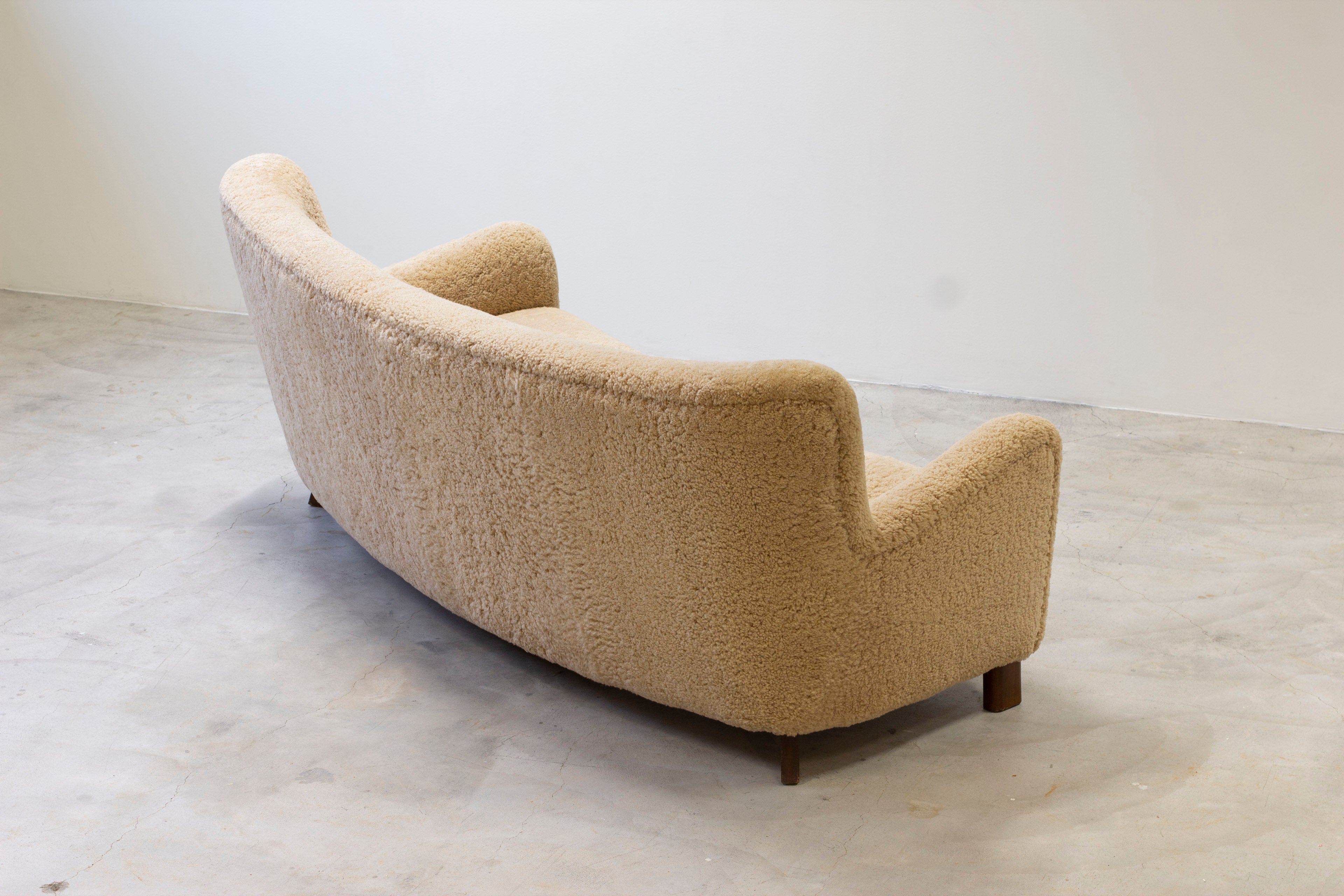 Curved sheeps skin sofa model 1669