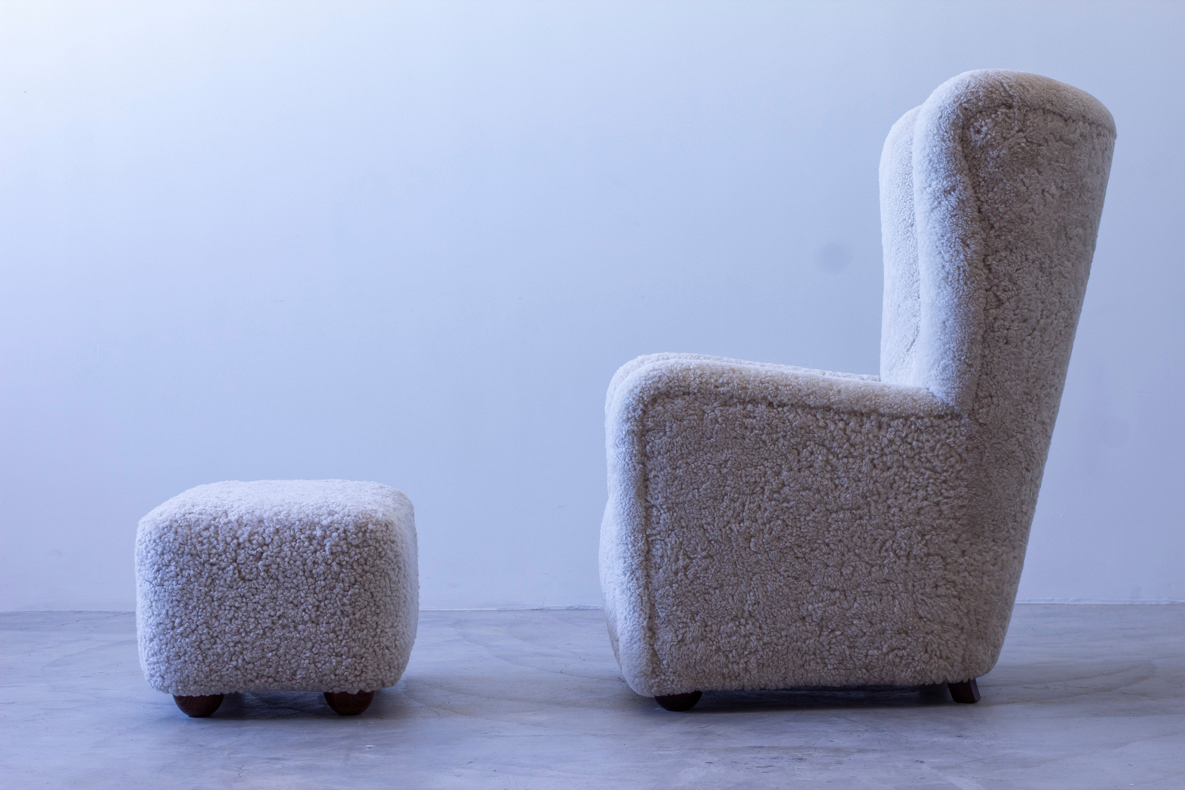 1672 wingback chair and stool by Fritz Hansen no.2
