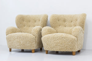 Sheep skin lounge chairs in the style of Lassen