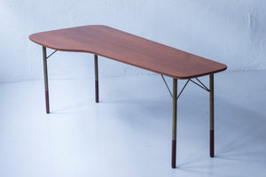Organic desk in the style of Juhl