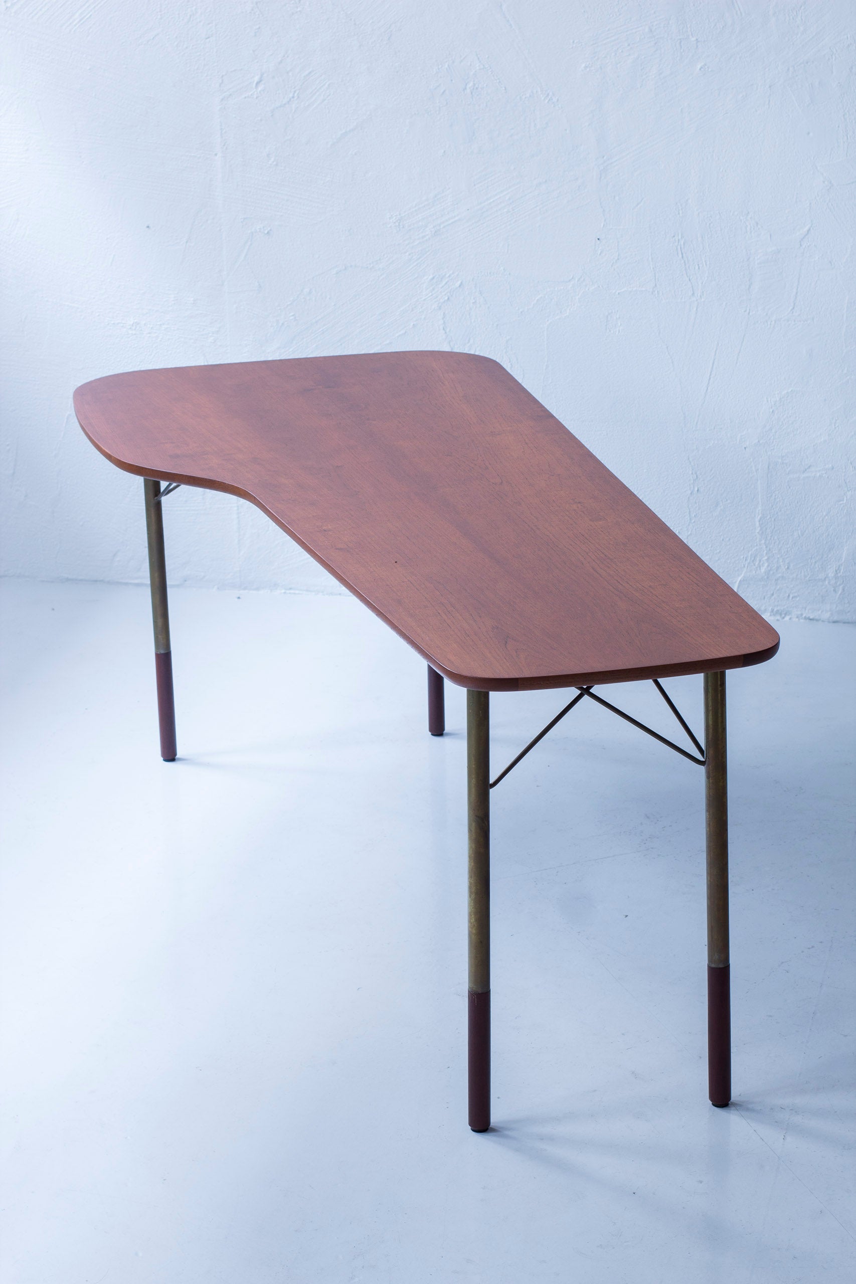 Organic desk in the style of Juhl