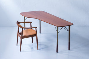 Organic desk in the style of Juhl