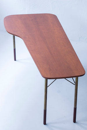 Organic desk in the style of Juhl