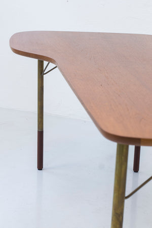 Organic desk in the style of Juhl