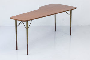 Organic desk in the style of Juhl