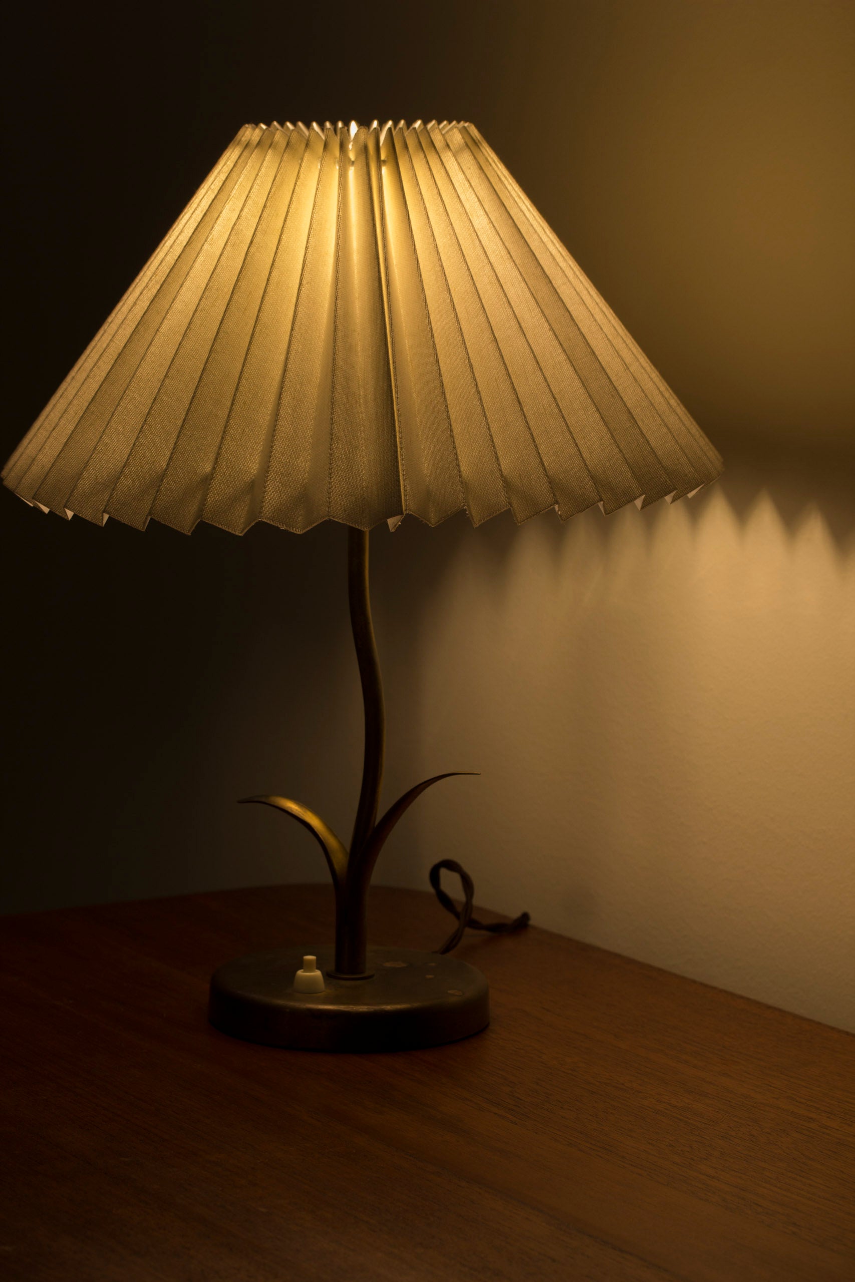 Danish modern organic "leaf" table lamp