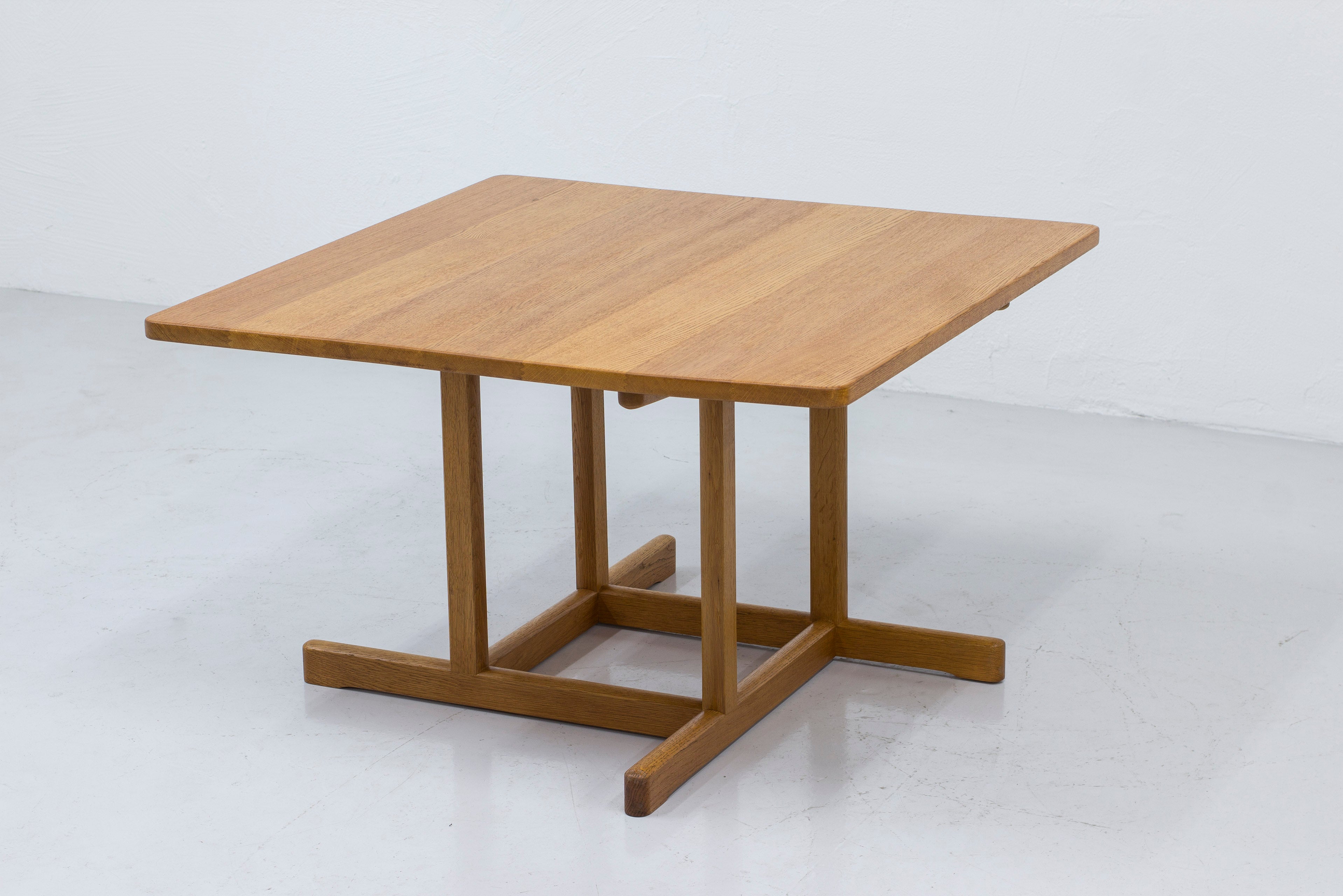 Table "271" by Børge Mogensen
