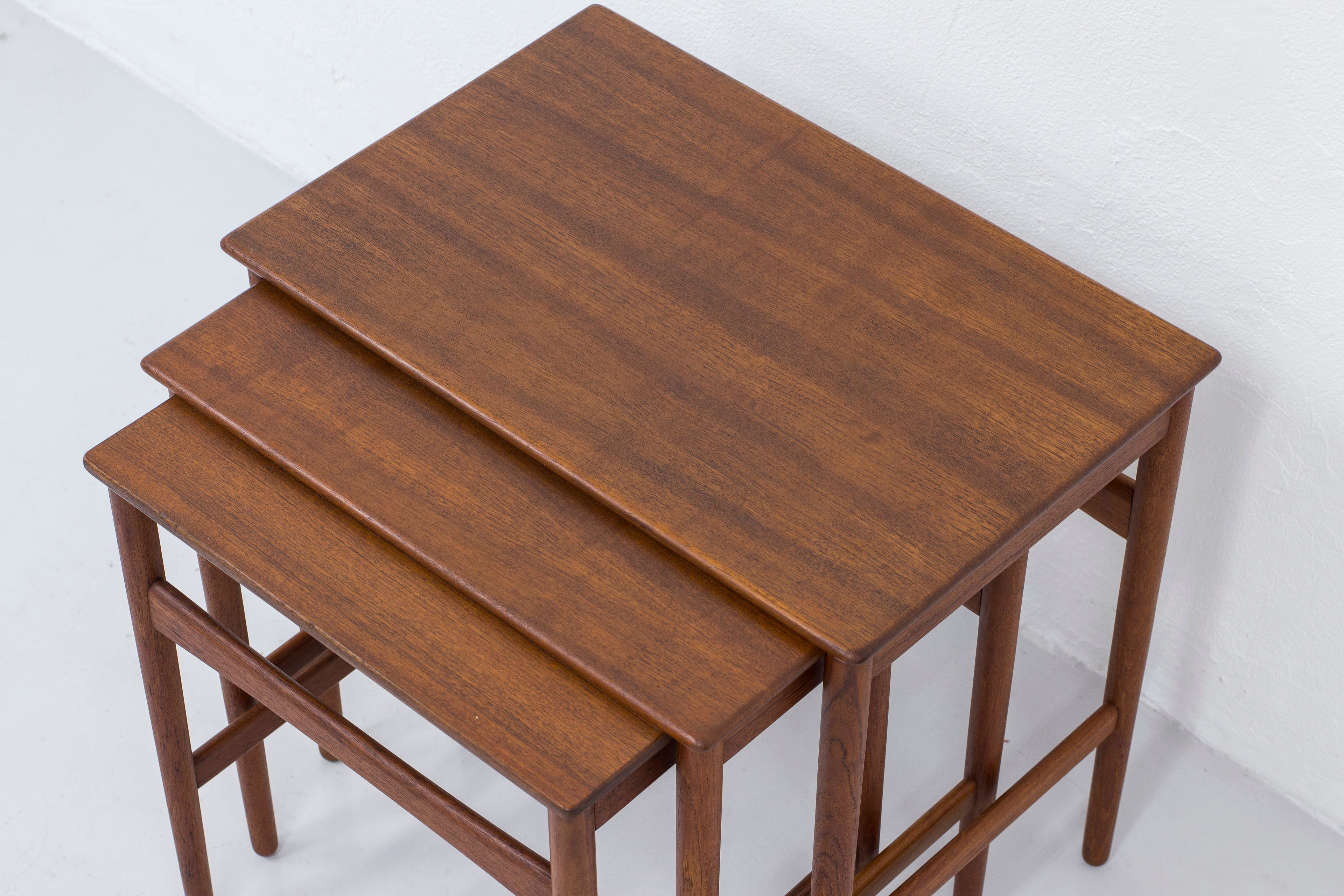 Nesting tables by Hans J. Wegner