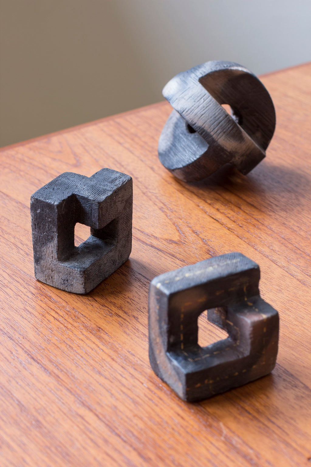 Geometrical stoneware scultptures