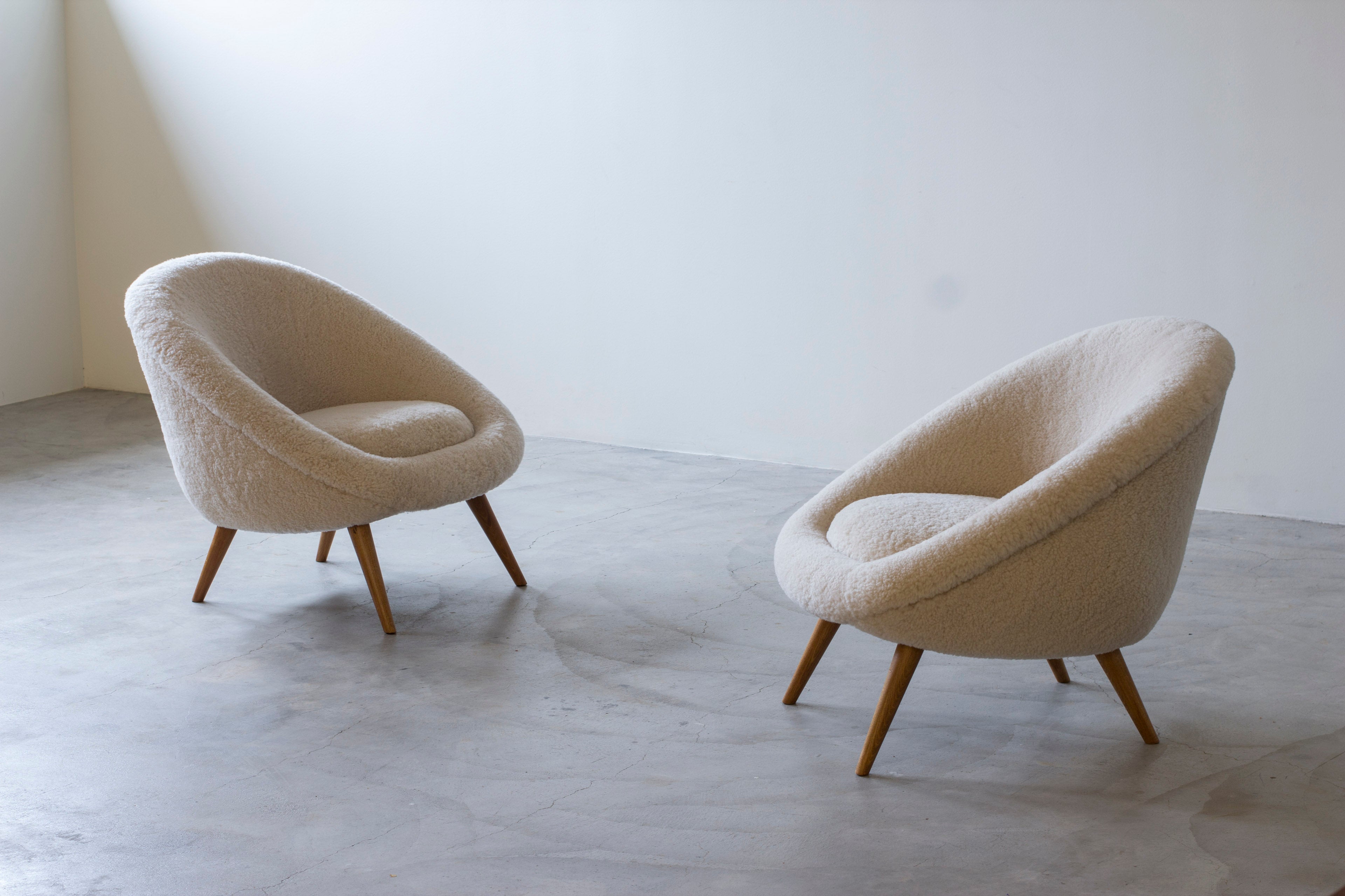 Lounge chairs "Oeuf" in the style of Jean Royere