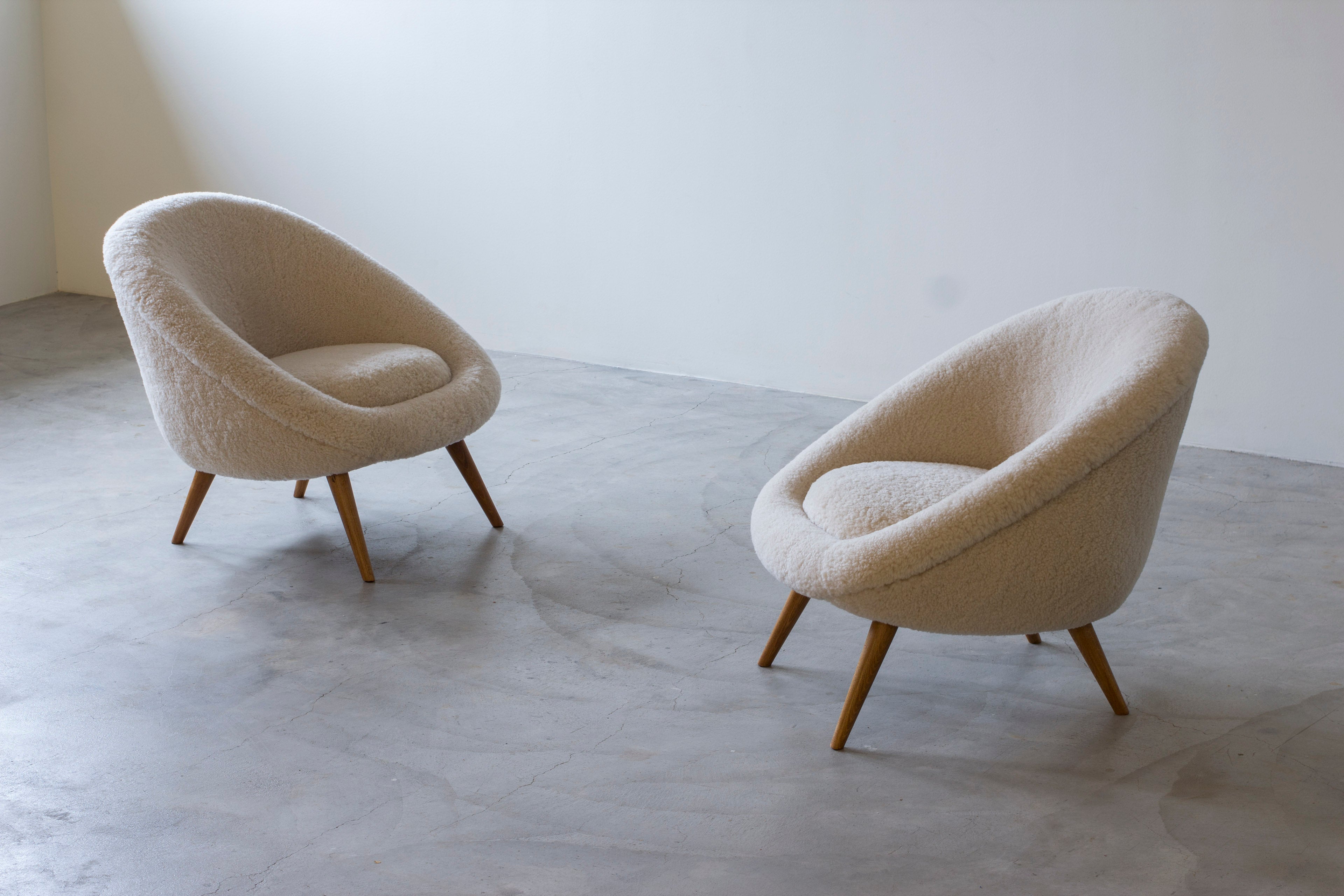 Lounge chairs "Oeuf" in the style of Jean Royere