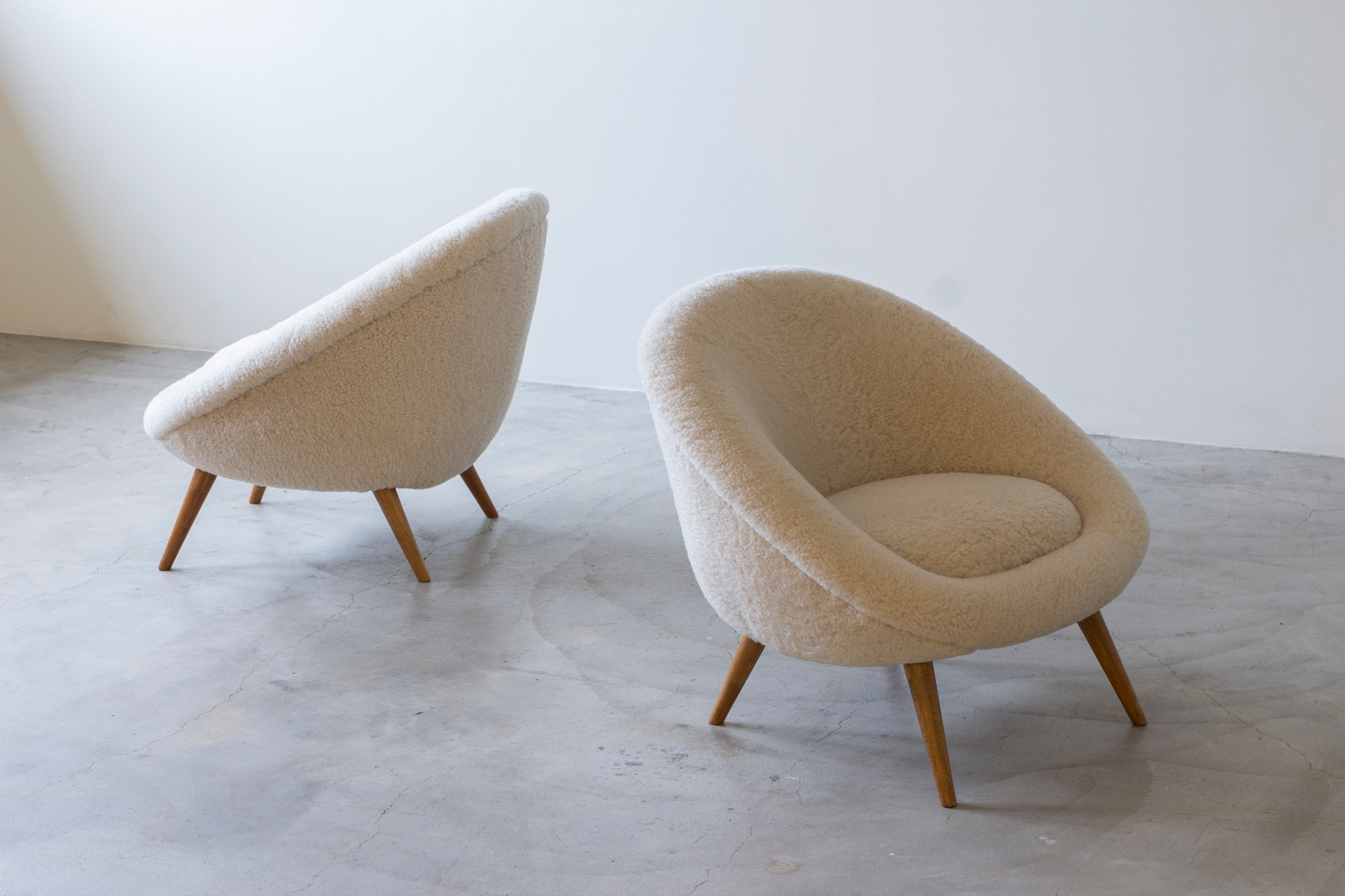 Lounge chairs "Oeuf" in the style of Jean Royere
