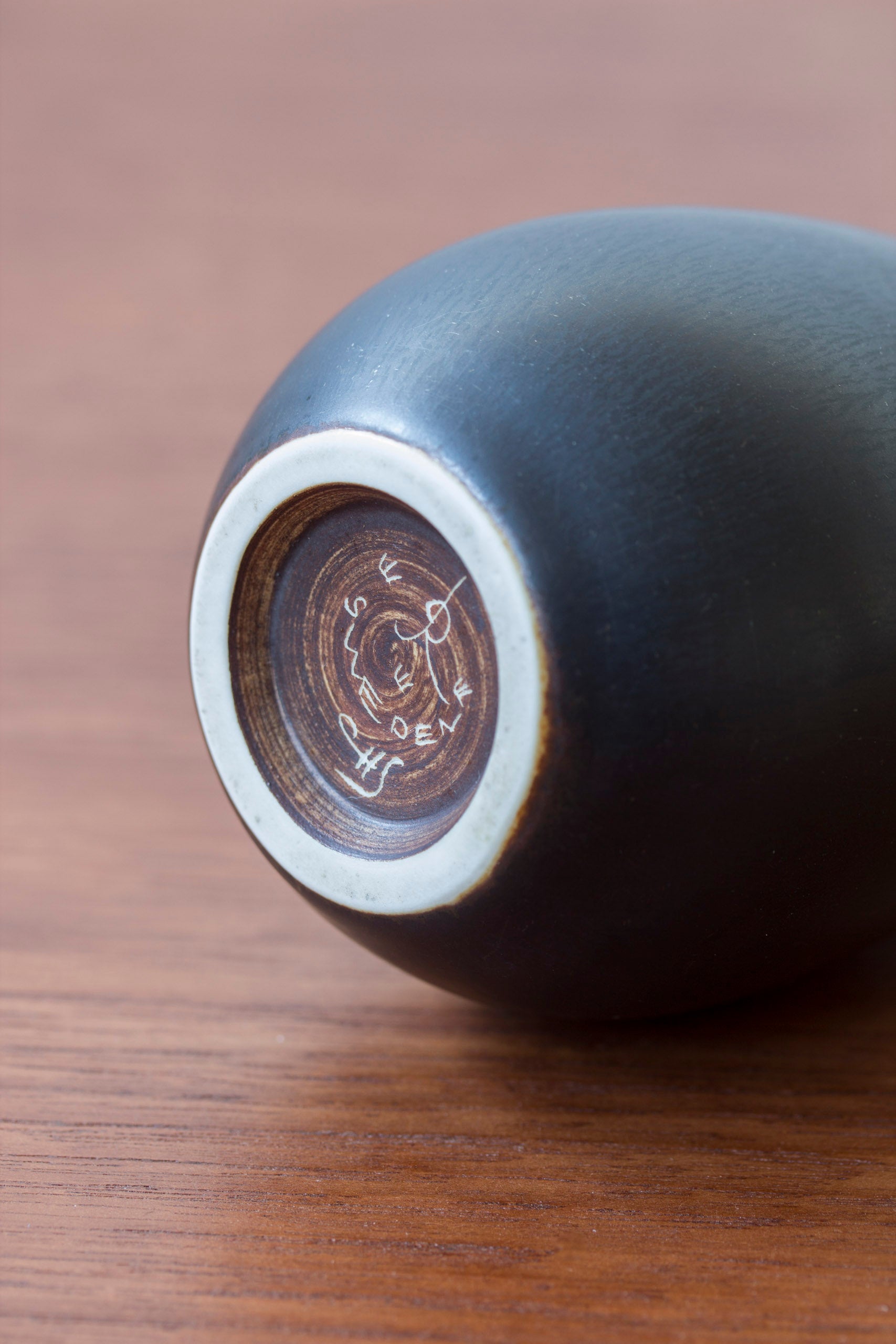 Stoneware vase by Carl-Harry Stålhane no.2