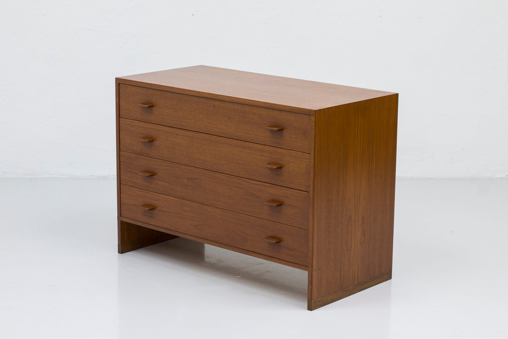 RY16 chest of drawers by Wegner