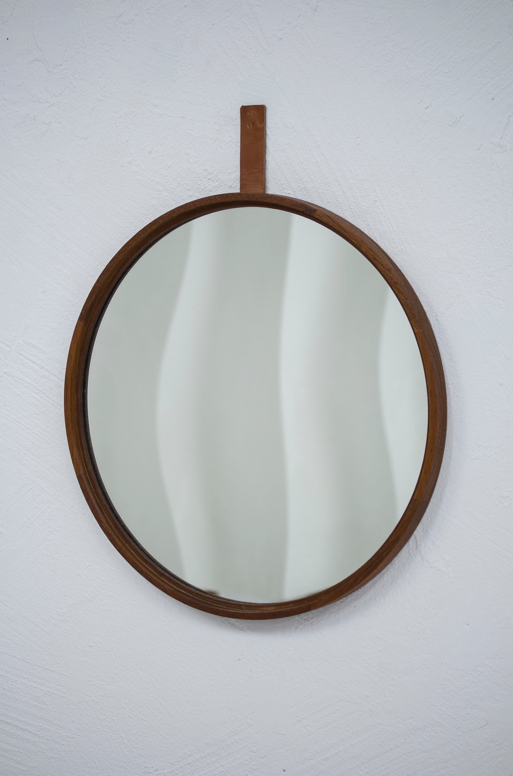 Wall mirror by Luxus