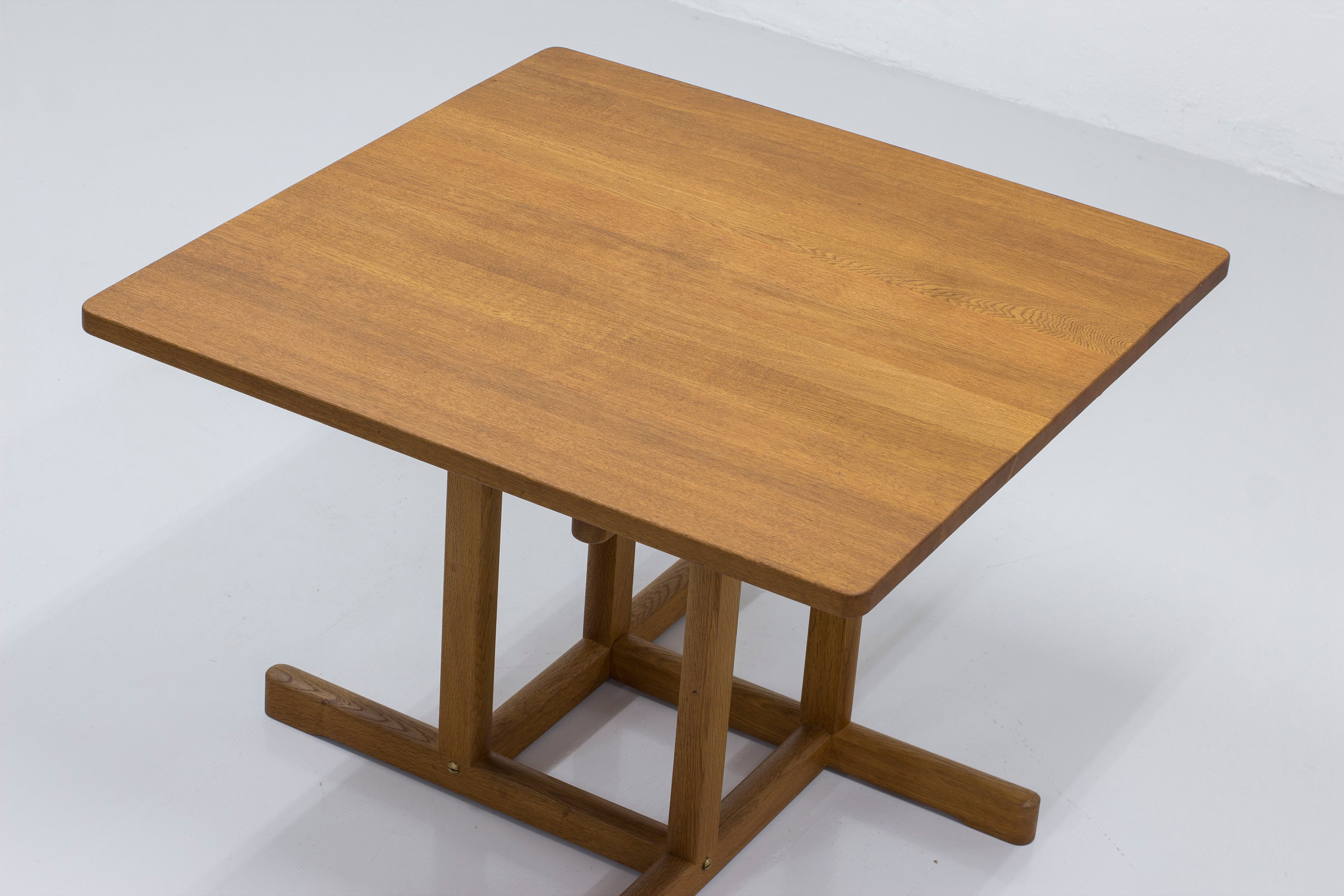 Dining table 6288 by Mogensen
