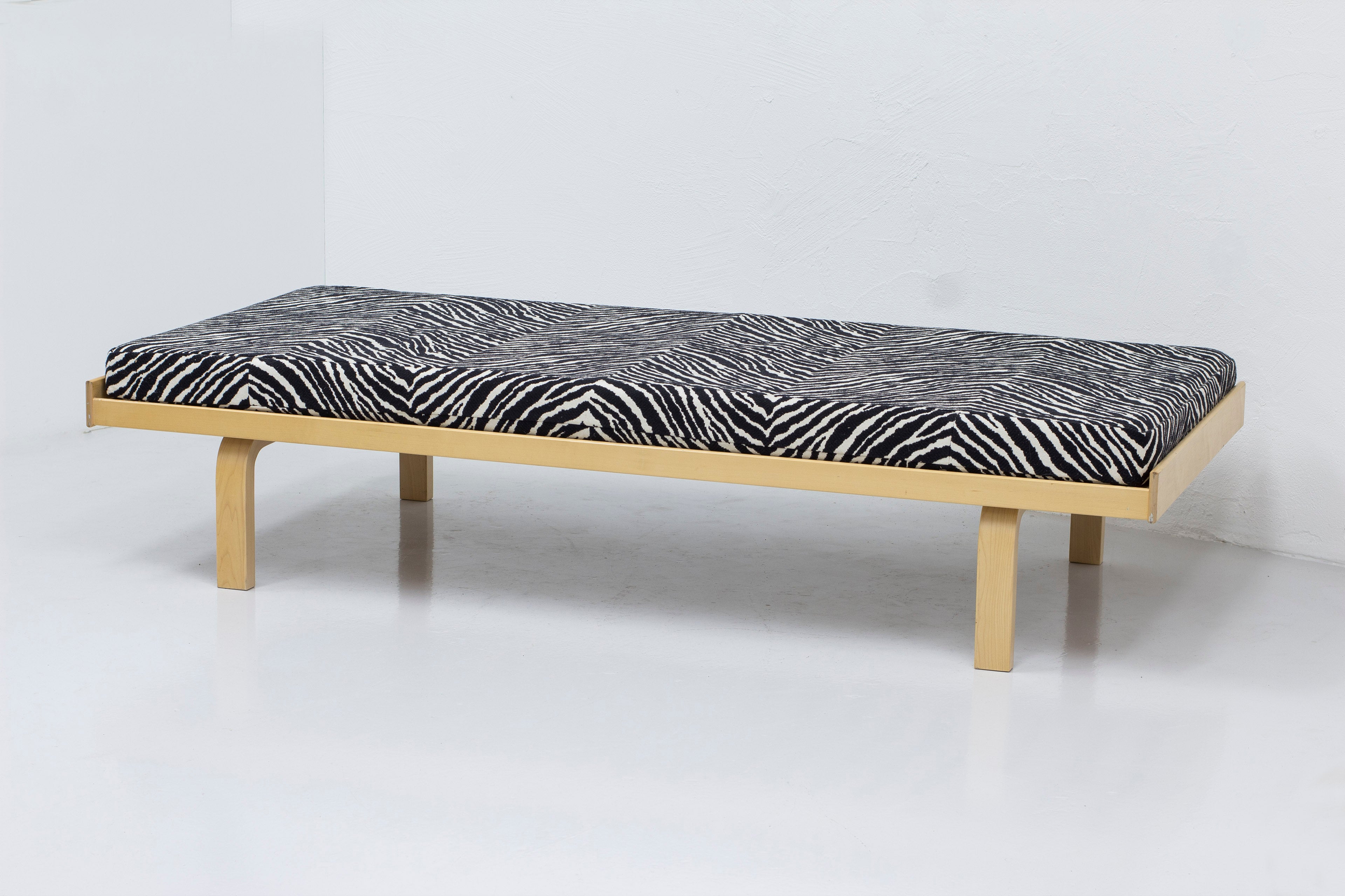 SOLD MODERNISTEN
