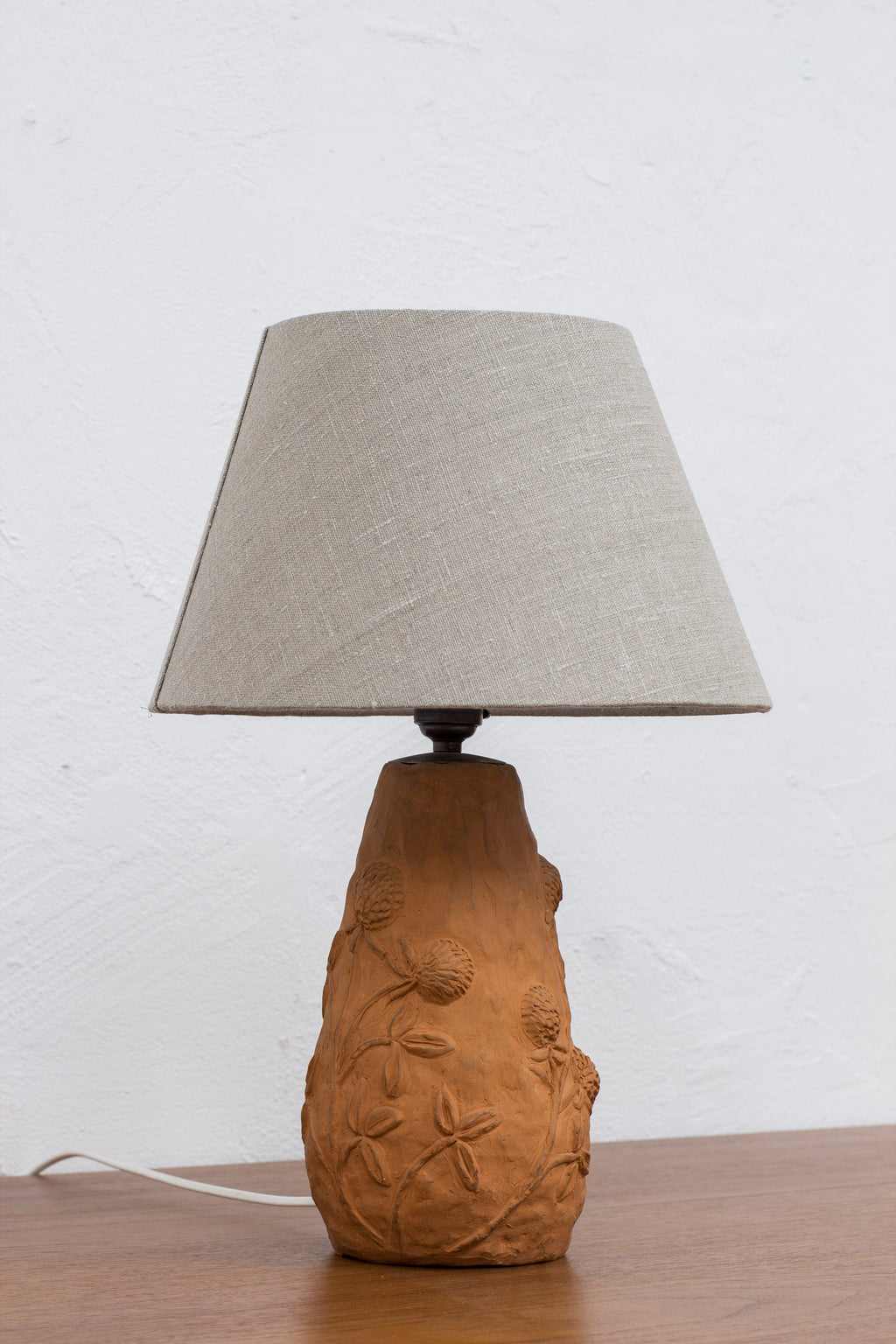 Unique red clover table lamp