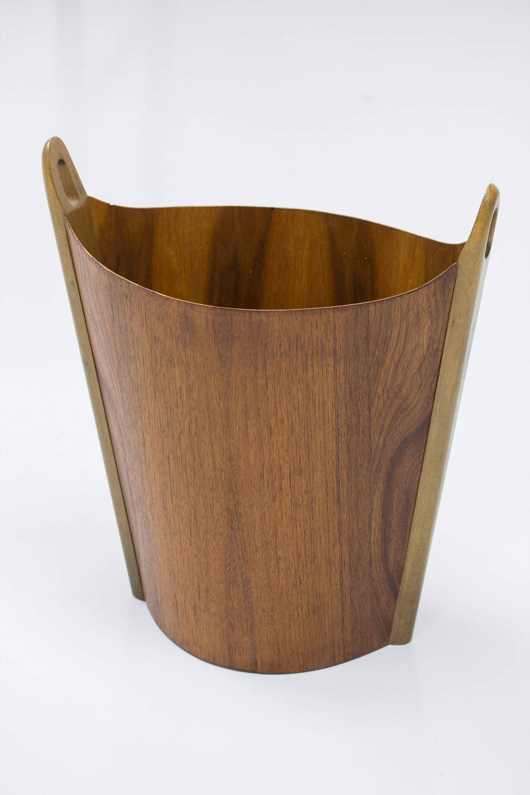 Wastepaper bin by Einar Barnes