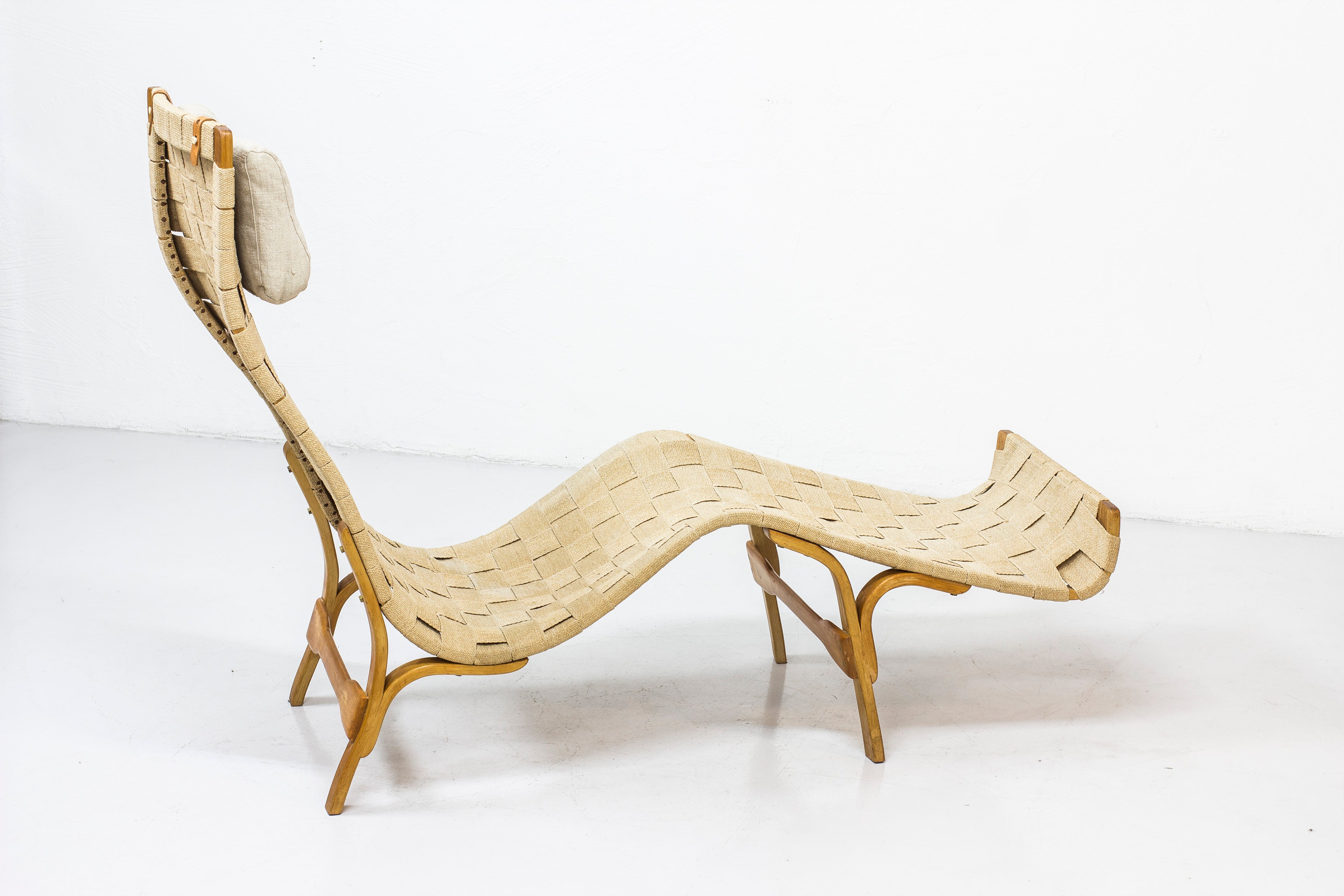 Chaise longue in the manner of Bruno Mathsson