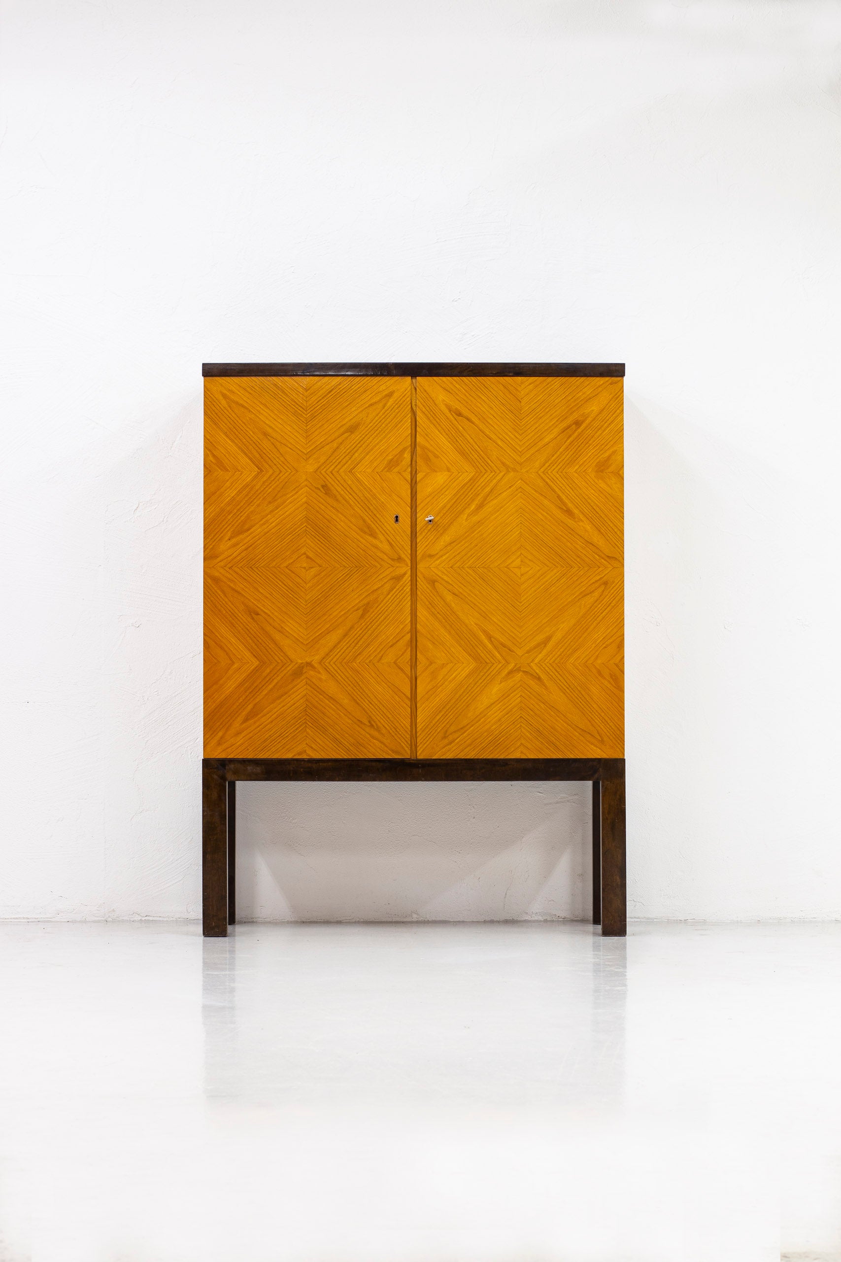 1930s cabinet in the style of Otto Schulz