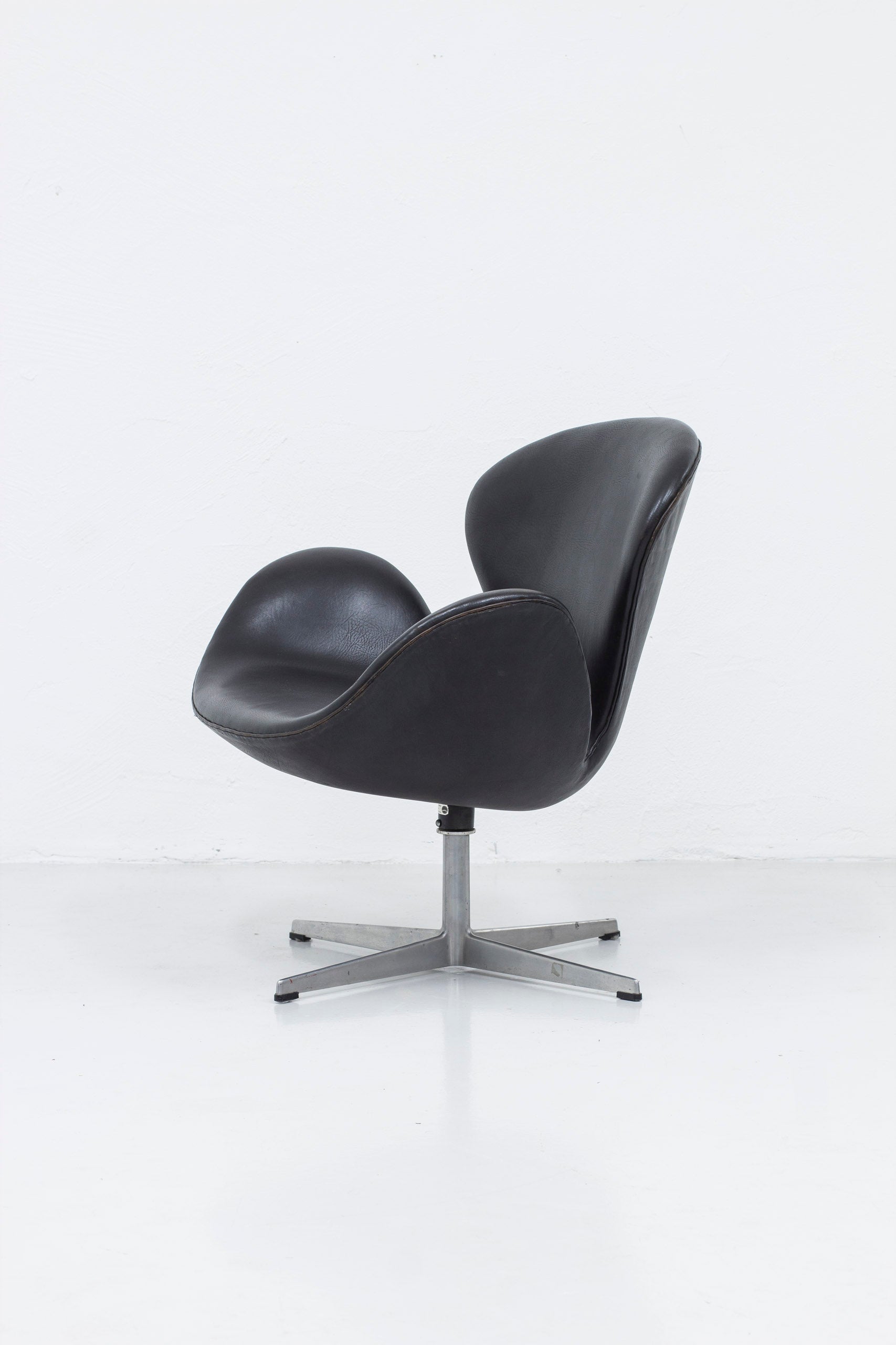 "Swan" chair by Arne Jacobsen